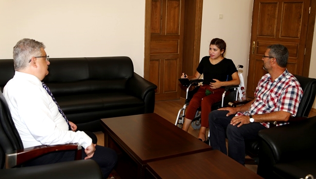AK PARTİ GENÇLİK KOLLARINDAN VE MERVE BEKMEZCİ DEN VALİ AYKUT PEKMEZ’E ZİYARET