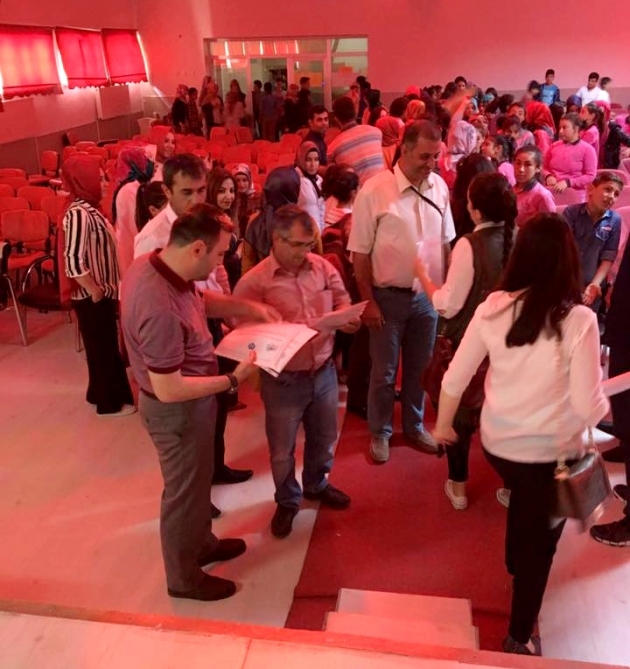 SULTANHANI'NDA ORTAOKULLAR ARASI BİLGİ YARIŞMASI DÜZENLENDİ