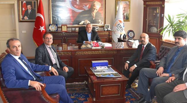 İL MİLLİ EĞİTİM MÜDÜRÜNDEN ESKİL BELEDİYESİNE ZİYARET