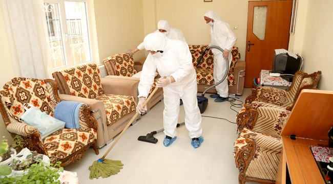 Aksaray belediyesi korona virüsü tedbirleri kapsamında evde temizlik ve bakım hizmetlerini sürdürüyor