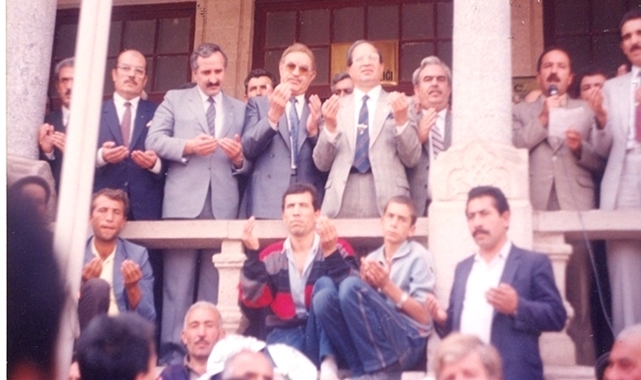 2021/06/1624248448_vIlayet_olmamzdan_sonra_vIlayetImIzI_gerCekleStIrenler_hUkUmet_konaGi_balkonunda_gayri_resmi_kutlamada.jpg