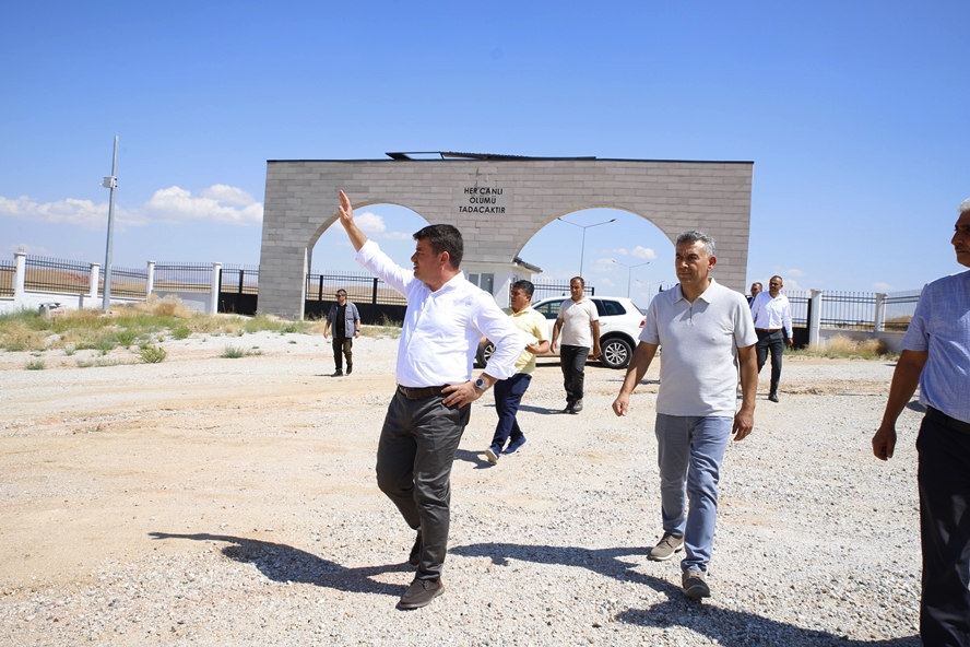 YENİ ŞEHİR MEZARLIĞINDA HİZMET KALİTESİ YENİ YOLLAR VE KÜLLİYE PROJESİ İLE ARTIYOR