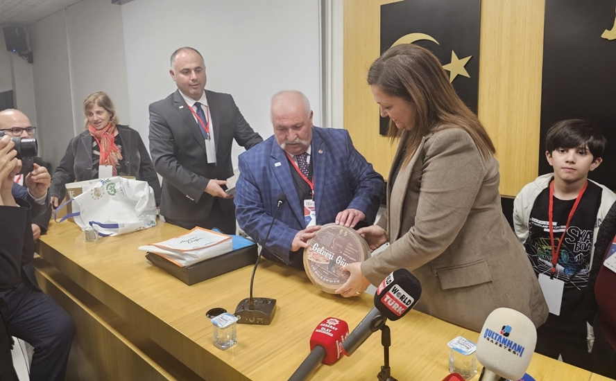 BATMAN VALİSİ, AFYON VE EĞİL B. BAŞKANLARIYLA GAZETECİLERİN YEMEĞİ GELVERİ GÜVECİNDE PİŞİYOR!!!