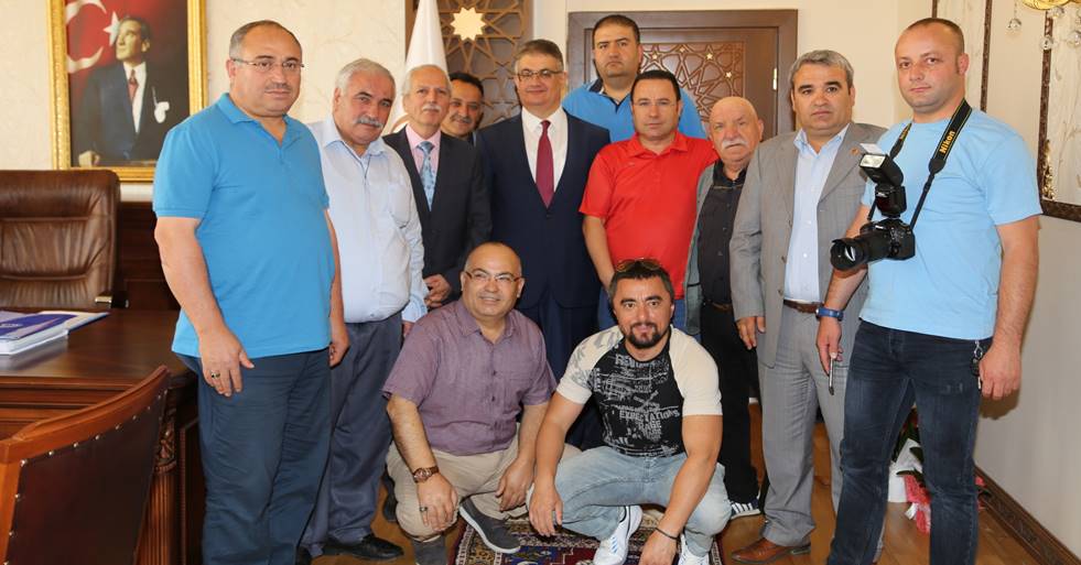 68 AKSARAY GAZETECİLER CEMİYETİ’NDEN VALİ AYKUT PEKMEZ’E ZİYARET