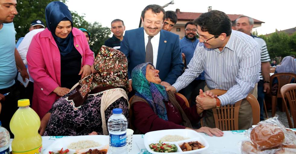 HAMİT ACAR İLKOKULU BAHÇESİNDE 4 MAHALLEYE İFTAR