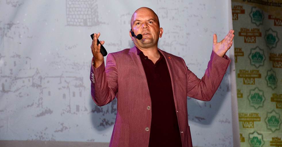TALHA UĞURLUEL MUKADDES BELDE MEKKE’Yİ ANLATTI