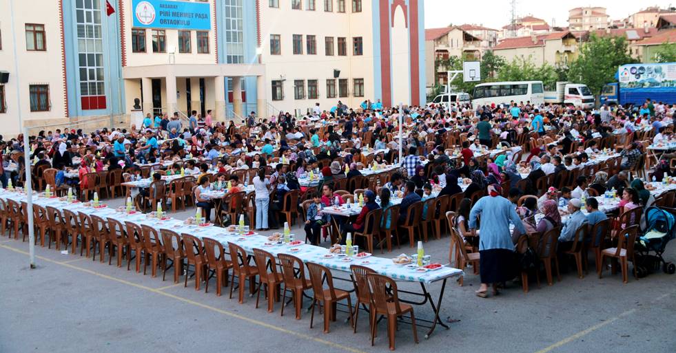 TAŞPAZAR MAHALLESİNDE RAMAZAN SEVİNCİ