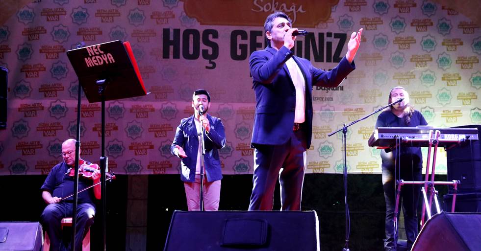 ÜNLÜ SANATÇI EŞREF ZİYA TERZİ EZGİLERİYLE MEST ETTİ