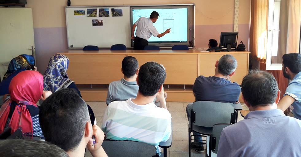 VERİMLİ ÖĞRETİM YILI İÇİN ÖĞRETMENLERE SEMİNER