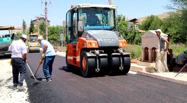 AKSARAY DA ALT YAPISI TAMAMLANAN YOLLARA ASFALT