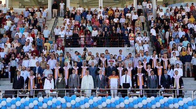 AKSARAY ÜNİVERSİTESİ 2016 DÖNEMİNDE 2 BİN 176 MEZUN VERDİ