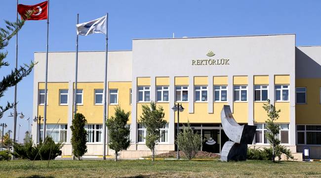 ASÜ'DE 25 PERSONEL AÇIĞA ALINDI