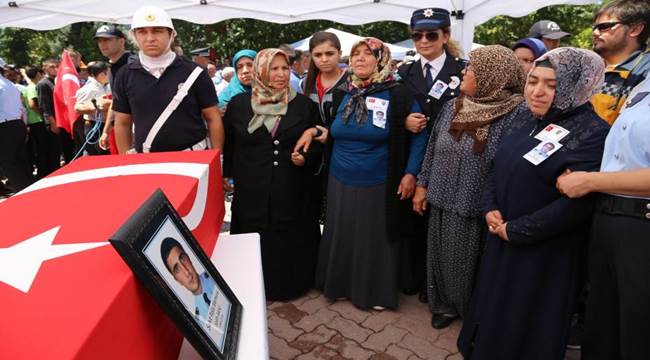 ŞEHİT POLİS SALİH AKSU SON YOLCULUĞUNA BİNLERCE KİŞİ TARAFINDAN UĞURLANDI