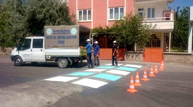 AKSARAY BELEDİYESİ, CADDELERDEKİ TRAFİK VE YOL ÇİZGİLERİNİ YENİLİYOR 