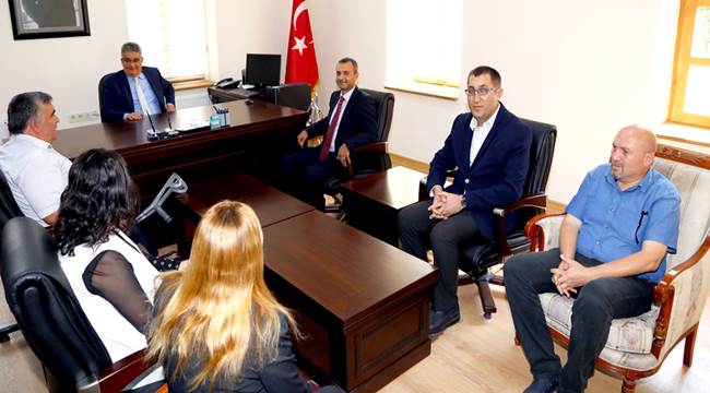 BEYAZ AY DERNEĞİ AKSARAY ŞUBE BAŞKANLIĞI ve MALİ MÜŞAVİRLER ODASINDAN VALİ PEKMEZ’E ZİYARET