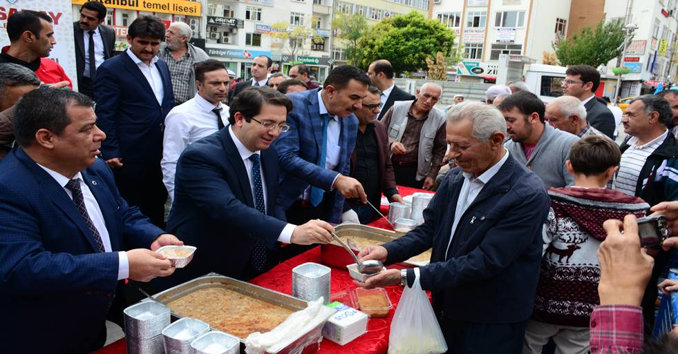 AKSARAY BELEDİYESİ 8 BİN KİŞİYE AŞURE DAĞITTI