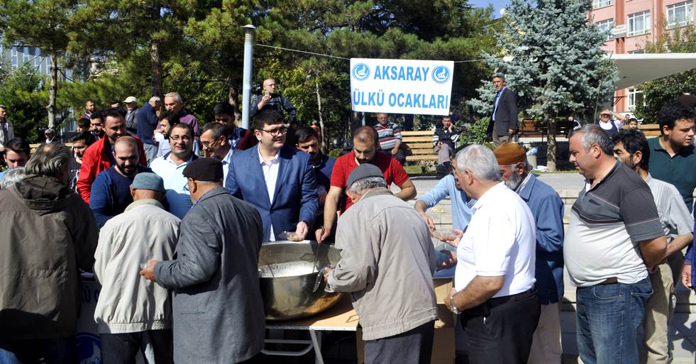 AKSARAY ÜLKÜ OCAKLARI'NDAN ULU CAMİ DE AŞURE İKRAMI