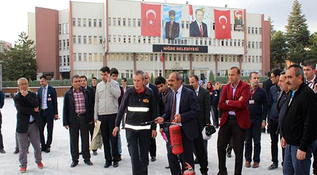 NİĞDE BELEDİYESİ'NDE YANGIN TATBİKATI YAPILDI