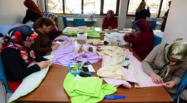 AKMEK’TE 1015 KURSİYER EĞİTİM ALIYOR