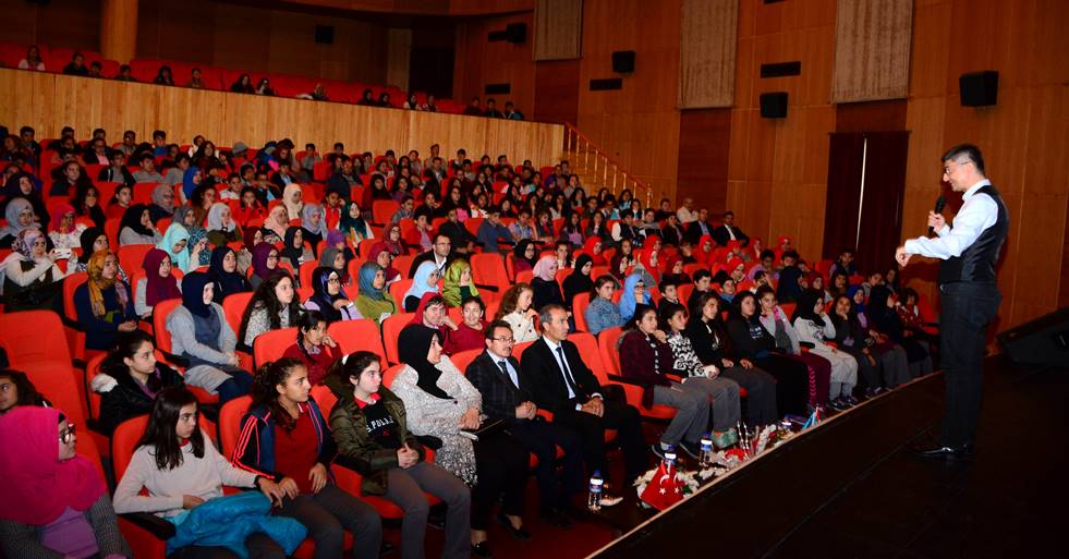 TEOG SINAVI ÖNCESİ ÖĞRENCİLERE STRES VE KAYGIYI ORTADAN KALDIRACAK MOTİVASYON SEMİNERİ DÜZENLENDİ