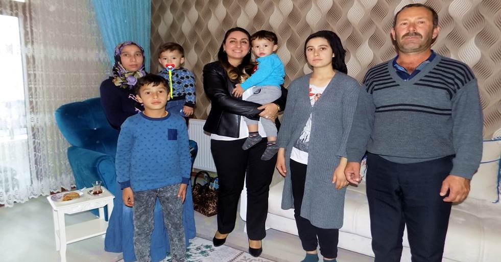 VALİ AYKUT PEKMEZ’İN EŞİ YEŞİM PEKMEZ DEN ŞEHİT AİLELERİNE ZİYARET