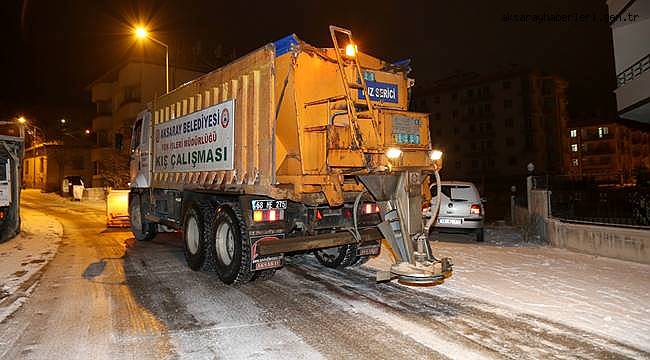 AKSARAY BELEDİYESİ KARLA MÜCADELE EKİPLERİ ÇALIŞMALARINI SÜRDÜRDÜ…