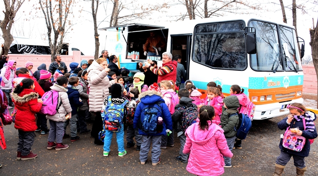 AKSARAY BELEDİYESİ'NDEN ÖĞRENCİLERE 'SICAK' İKRAM