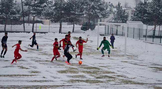 AKSARAY KARLA KAPLI KAYGAN ZEMİN DE 2 PUAN KAYBETTİ