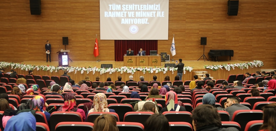AKSARAY ÜNİVERSİTESİNDE KANDİL VE ŞEHİTLERİ ANMA PROGRAMI