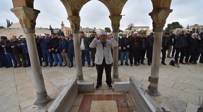 BEM-BİR-SEN KUDÜS'TE ŞEHİTLER İÇİN GIYABİ CENAZE NAMAZ KILDI