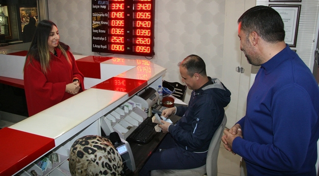 VALİ AYKUT PEKMEZ’İN EŞİ YEŞİM PEKMEZ’DEN ‘DÖVİZİNİ BOZDUR, OYUNU BOZ’ KAMPANYASINA DESTEK