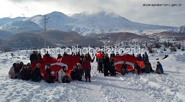 AKSARAY'DA LALE ÖĞRENCİLERİ SARIKAMIŞ'I YAD ETTİ