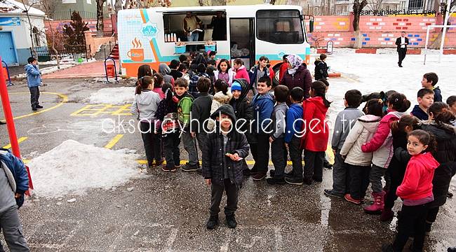 AKSARAY'DA ÖĞRENCİLERE SOĞUK KIŞ GÜNÜNDE SICAK ÇORBA