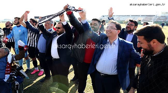 BAŞKAN YAZGI VE MİLLETVEKİLİ SERDENGEÇTİ FUTBOLCULARA TAM DESTEK VERDİ