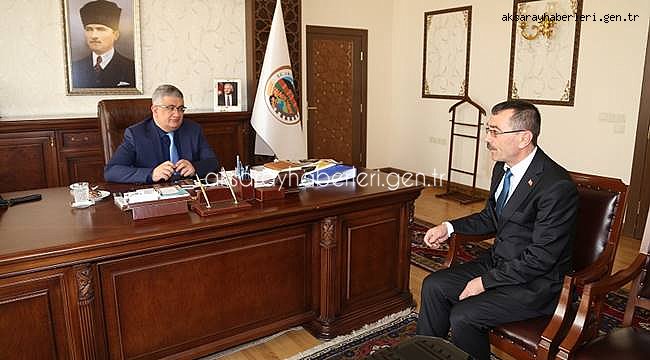 IHLARA BELEDİYE BAŞKANI YILMAZ VALİ PEKMEZ’İ ZİYARET ETTİ