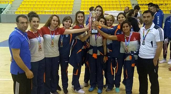 ASÜ VOLEYBOL TAKIMLARI LİGİ İKİNCİ TAMAMLADI