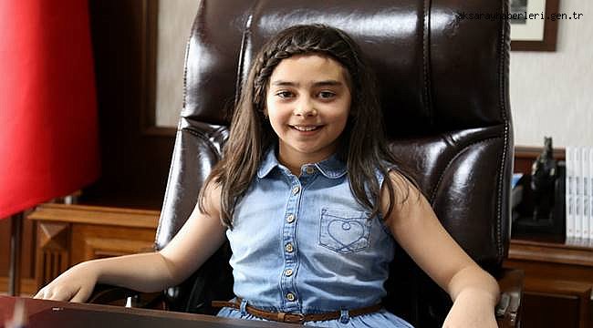 ASÜNÜN TEMSİLİ REKTÖRLERİ KÜTÜPHANEYE DİKKAT ÇEKTİ