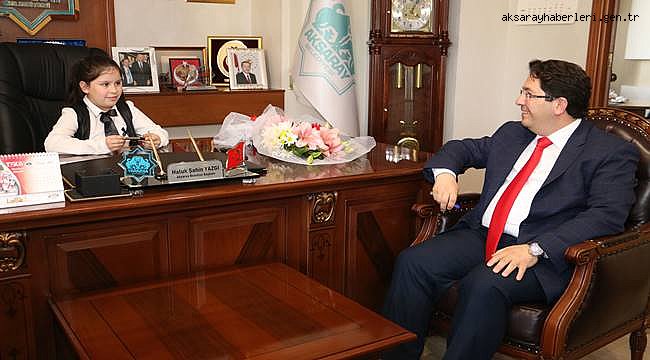 BAŞKAN YAZGI, KOLTUĞUNU ÖĞRENCİLERE BIRAKTI