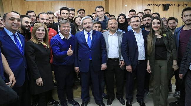 EFSANE FUTBOLCU TANJU ÇOLAK ASÜ’LÜLERLE BULUŞTU