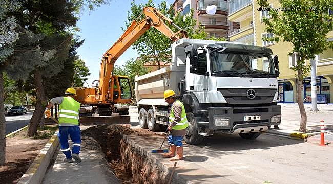 ADESE KAVŞAĞI VE ADLİYE ÖNÜNDE İÇME SUYU HATTI YENİ BORULARLA YENİLENİYOR