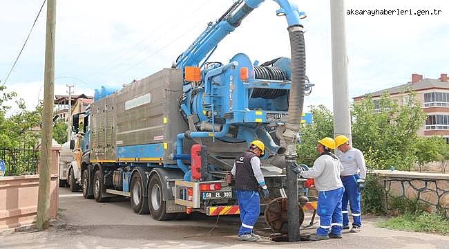 AKSARAY'DA KOMBİNE KANAL TEMİZLEME ARACI DURMADAN ÇALIŞIYOR