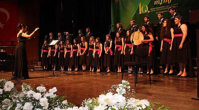 ASÜ KORUSU MÜZİK FESTİVALİNDE ŞEHRİ BAŞARIYLA TEMSİL ETTİ