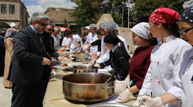 GÜZELYURT GASTRONOMİ ŞENLİĞİNDE YÖRESEL LEZZETLER TANITILDI