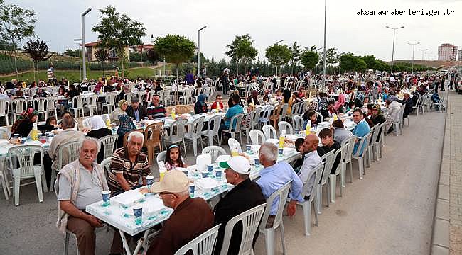 AKSARAY BELEDİYESİ TOKİ BÖLGESİNDE 8 BİN KİŞİYE İFTAR VERDİ