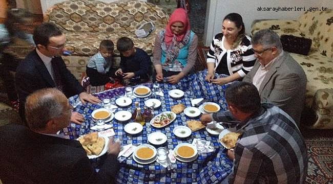 VALİ AYKUT PEKMEZ VATANDAŞLARIN İFTAR SOFRASINA MİSAFİR OLUYOR