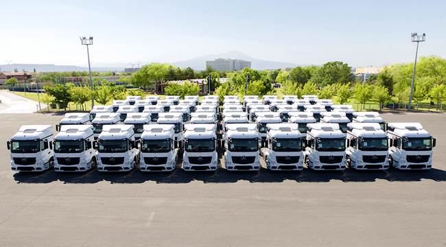 MERCEDES-BENZ TÜRK’TEN AKKOÇ LOJİSTİK FİLOSUNA 50 ADET ACTROS ÇEKİCİ