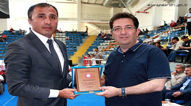 TÜRKİYE JUDO FEDERASYONU BAŞKANI SEZER HUYSUZ'DAN BAŞKAN YAZGI'YA TEŞEKKÜR PLAKETİ