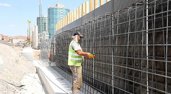 AKSARAY DA ALT GEÇİDİN İSTİNAT DUVARLARIN KALIP İŞLERİNE BAŞLANDI