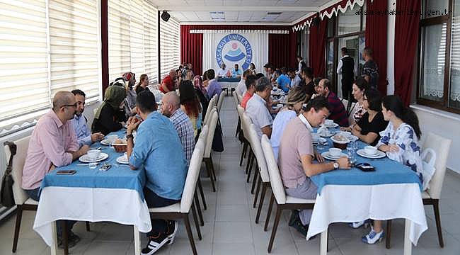 AKSARAY EĞİTİM FAKÜLTESİ DEKANI PROF. EMRE'YE VEDA YEMEĞİ 