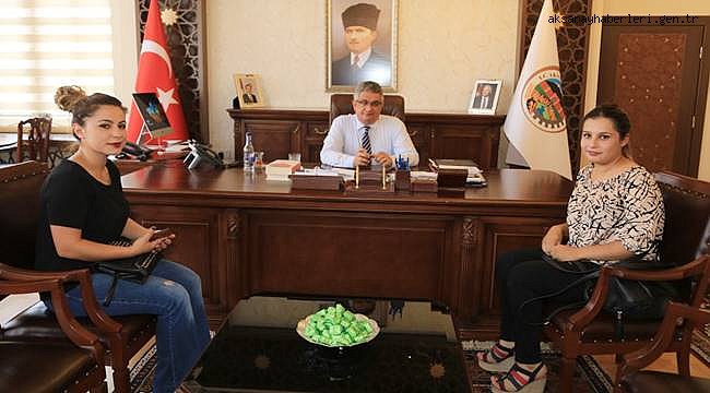 KÜTÜPHANE KURMAK İSTEYEN HEMŞİRE VALİ AYKUT PEKMEZ'İ ZİYARET ETTİ